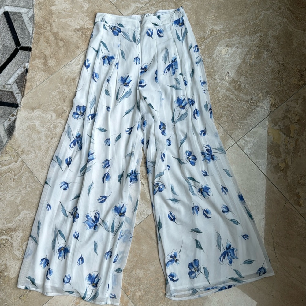 White with blue flowers two piece set.